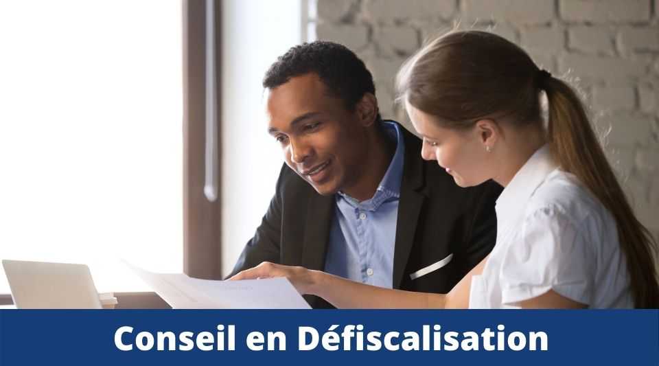 Conseiller en gestion de patrimoine prodiguant des conseils en défiscalisation